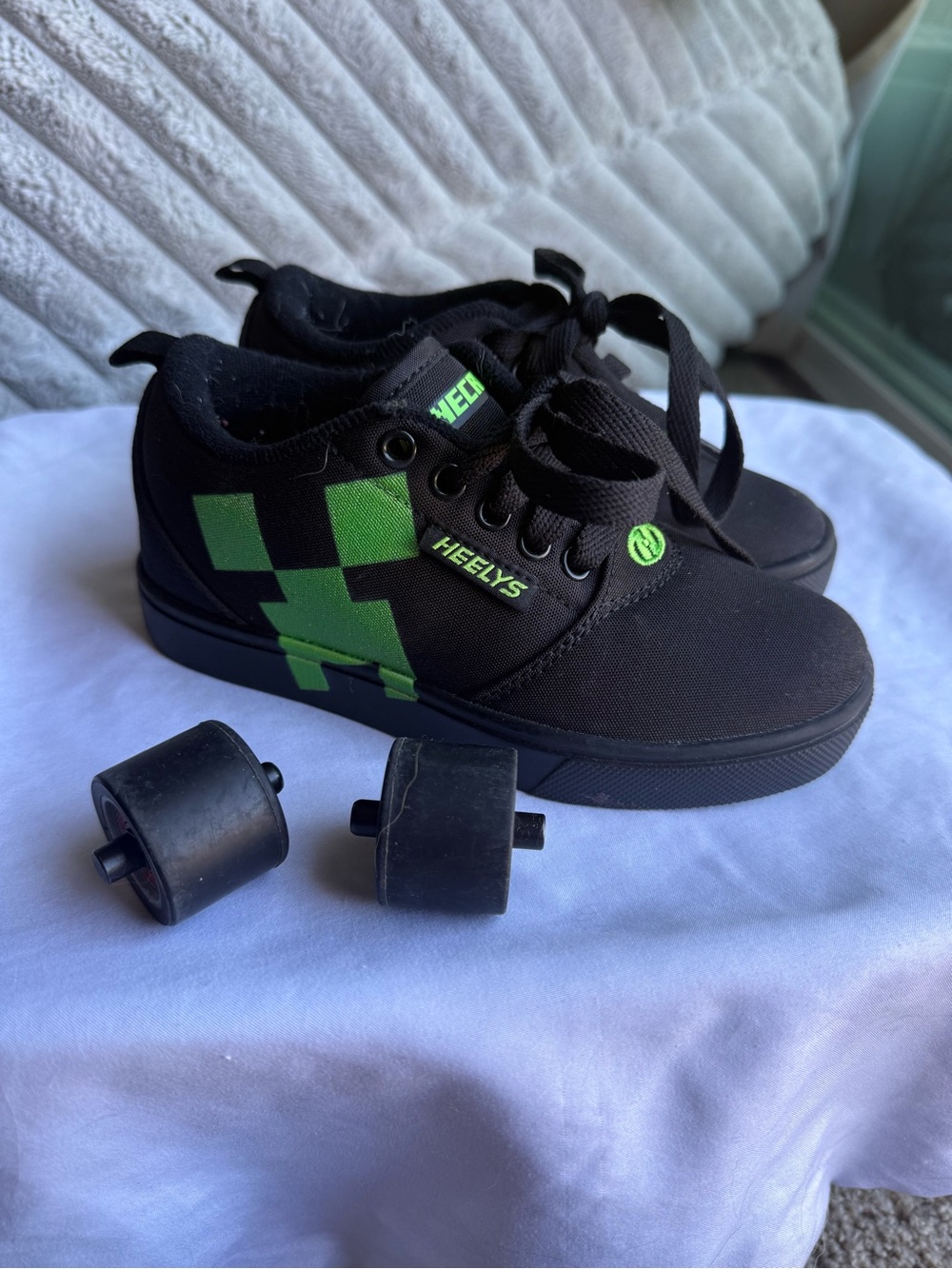 Heelys Minecraft Skate Shoes Youth 13C w/ Wheels Like New